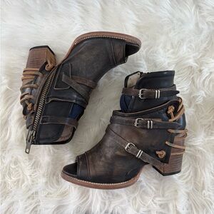 Freebird by Steven Carter Size 10